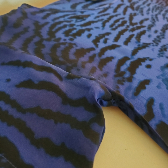 Aritzia Central Park West 100% silk shirt - Picture 10 of 11